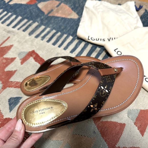 LOUIS VUITTON Sunny Flat Thong - Picture 4 of 12